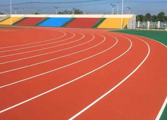 在十堰，學校塑膠跑道有哪些特點，施工全程又要注意什么！檢驗要求呢？
