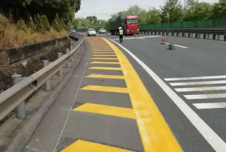 十堰恐龍化工創(chuàng)新驅(qū)動，引領(lǐng)道路標線漆生產(chǎn)新高度